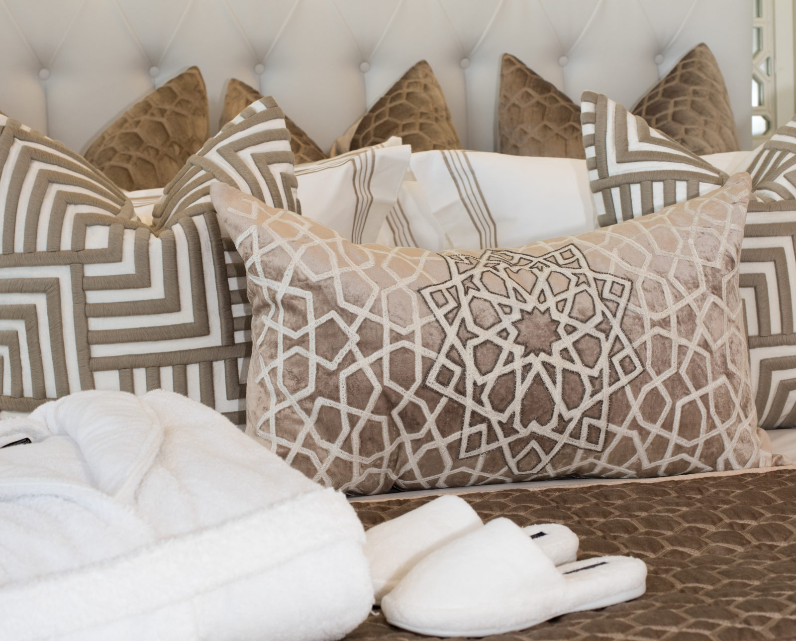 Bed Furniture Dubai | Bedroom Furniture | Best Bedroom Furniture In Dubai | Custom Bedroom